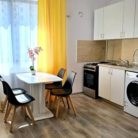 Evelyn Modern Apartment Near Palas Iasi Extérieur photo