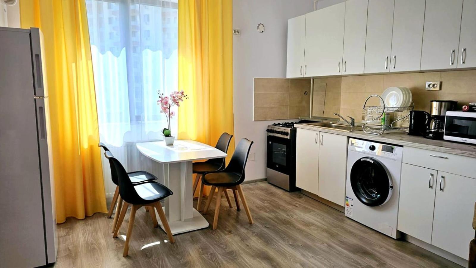 Evelyn Modern Apartment Near Palas Iasi Extérieur photo